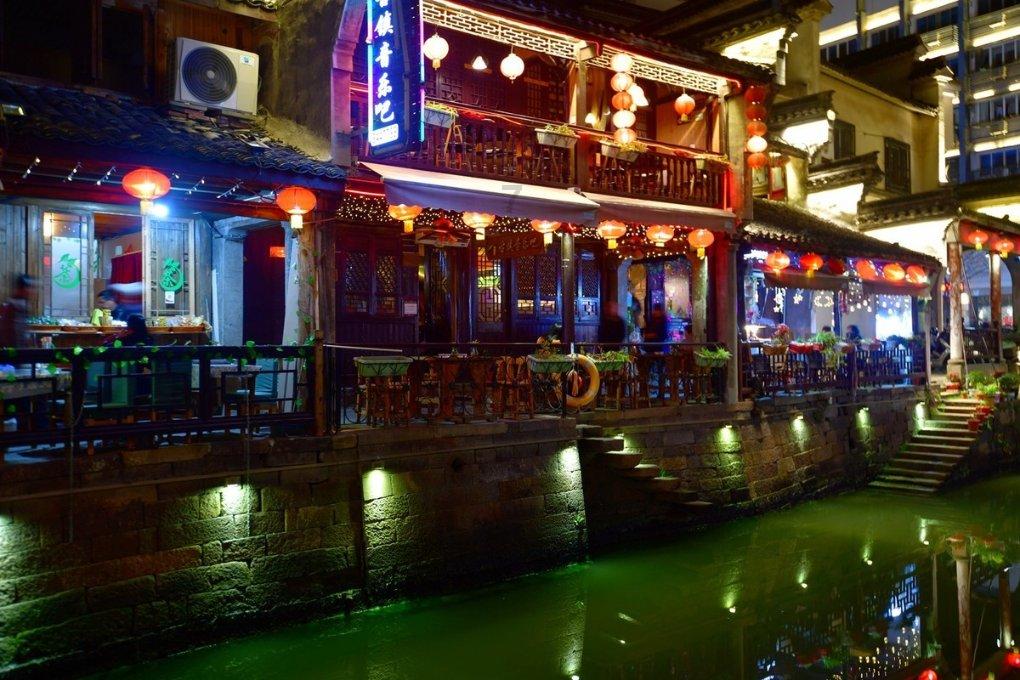 刚才我在加油站扔了一个燃着的烟头，那没什么吧？游戏画面